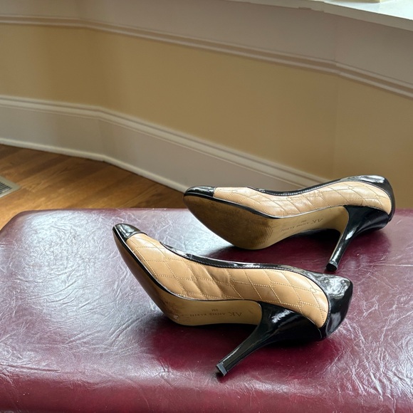 Anne Klein Black and Tan Heels - Picture 5 of 13